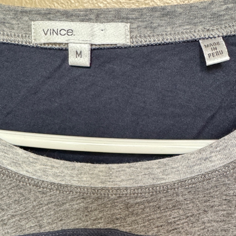Vince women’s Two-Tone Navy and Gray Long Sleeve Top like new size medium - Picture 3 of 4